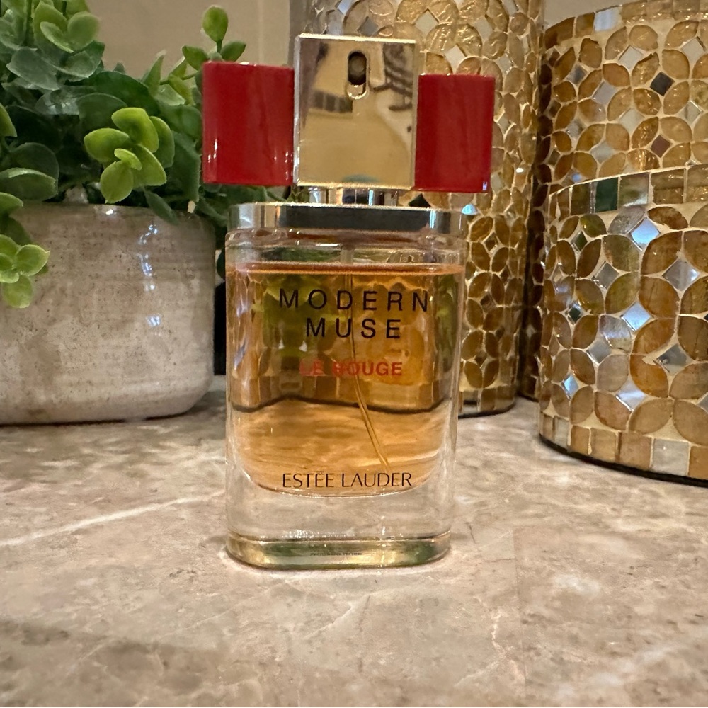 Estée Lauder Modern Muse Le Rouge perfume. 1oz. Discontinued and sought out!